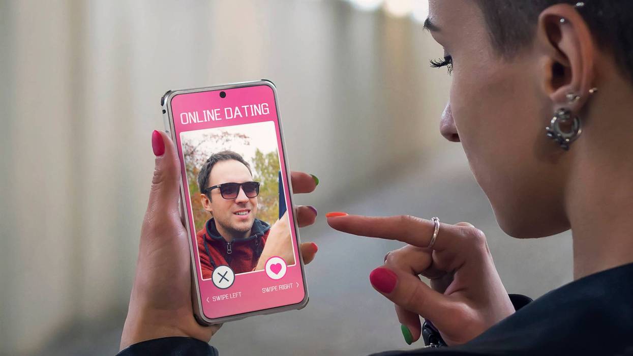 A young attractive girl is looking for a couple in an online Dating app.