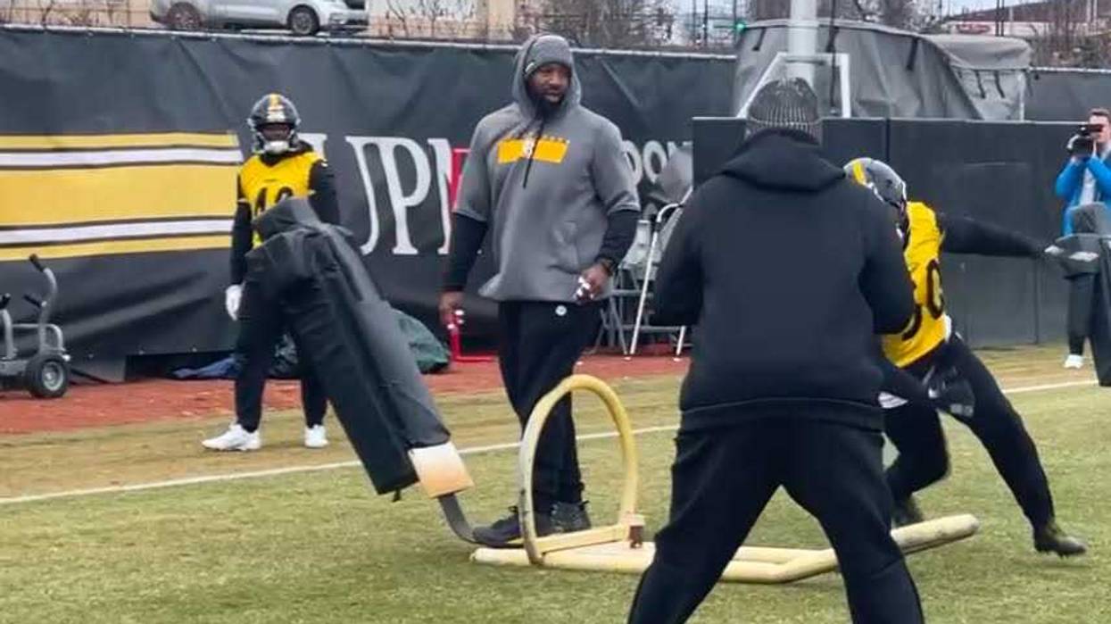 Aaron Curry at Steelers practice