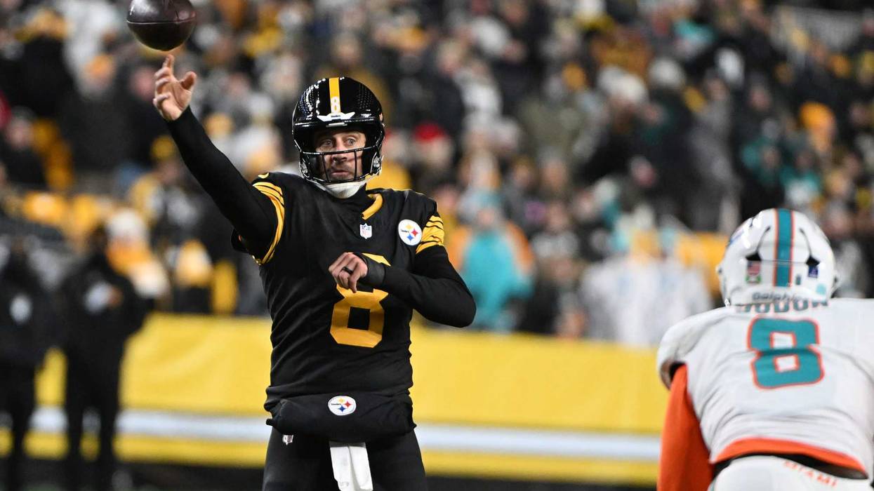 Aaron Rodgers throwing vs Miami