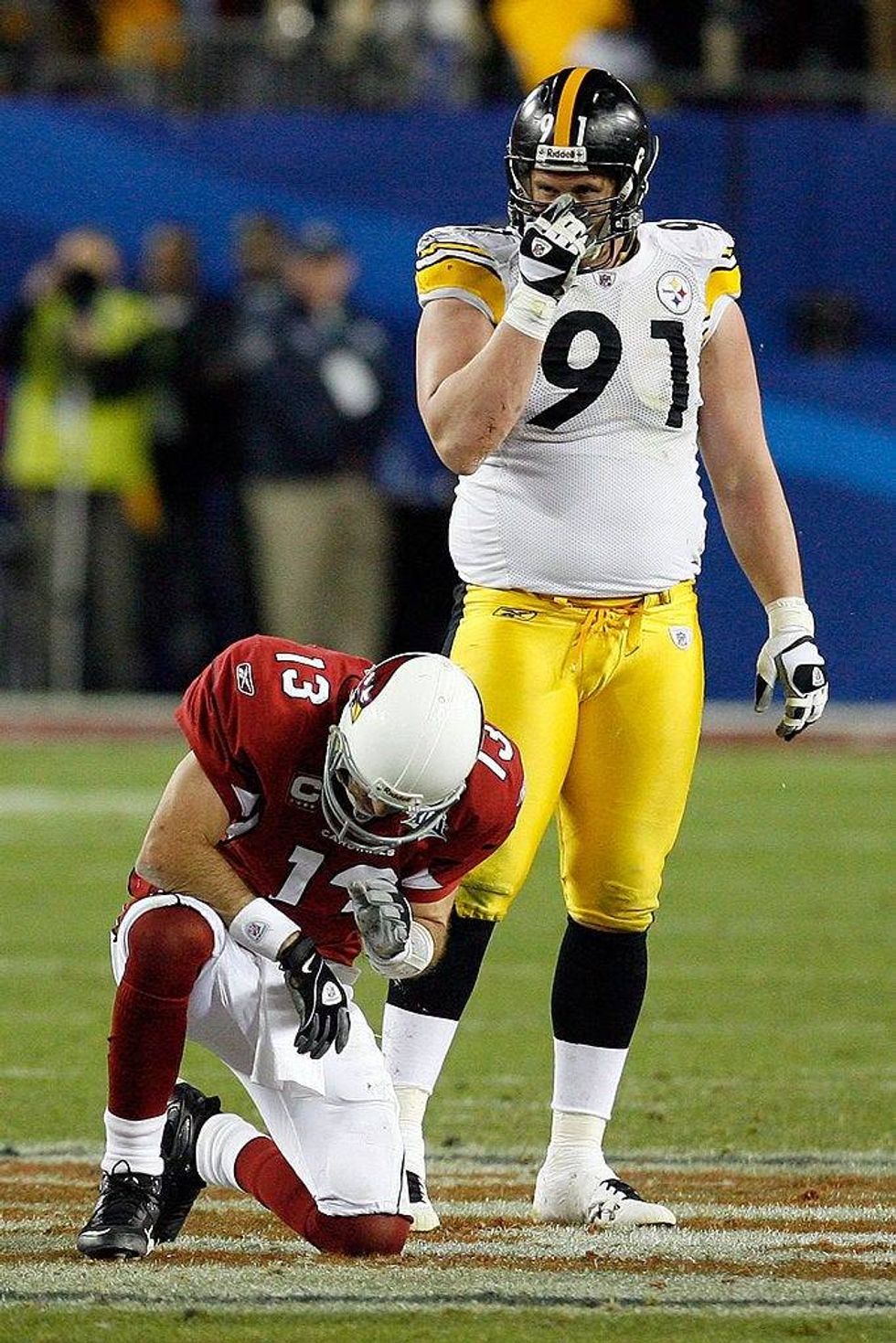 Aaron Smith standing over Kurt Warner at Super Bowl