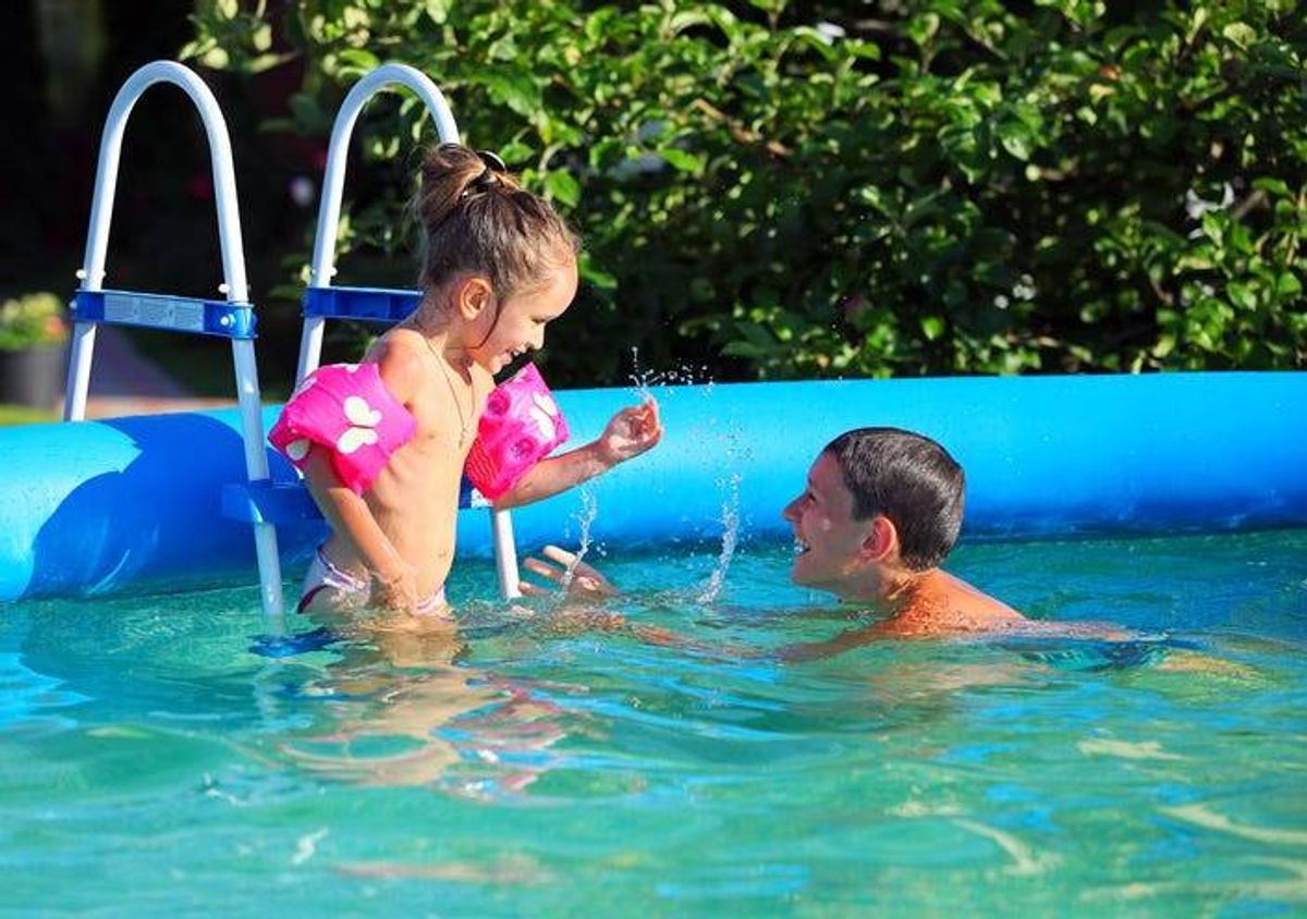 above ground swimming pool