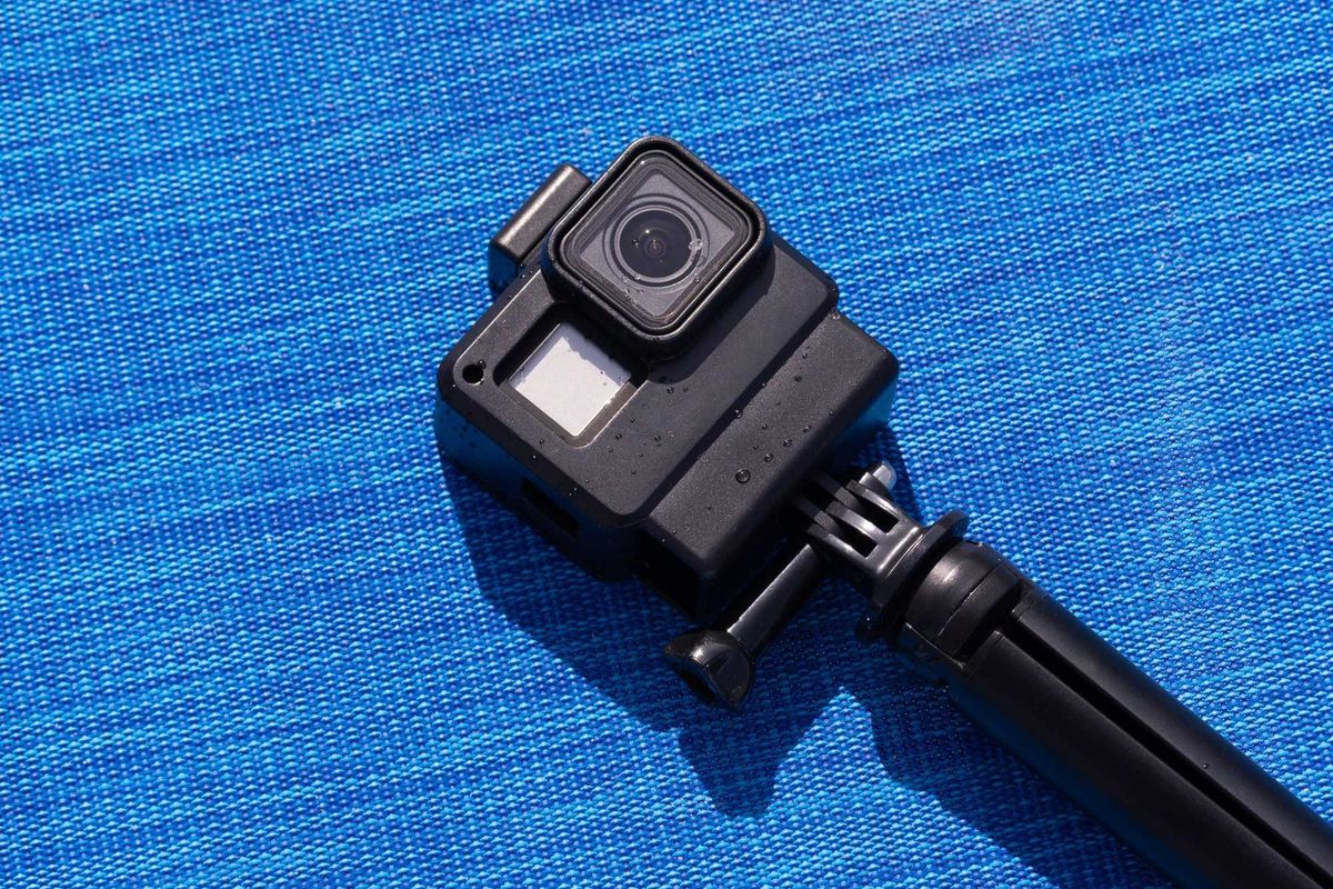 Action-style camera on a blue background.