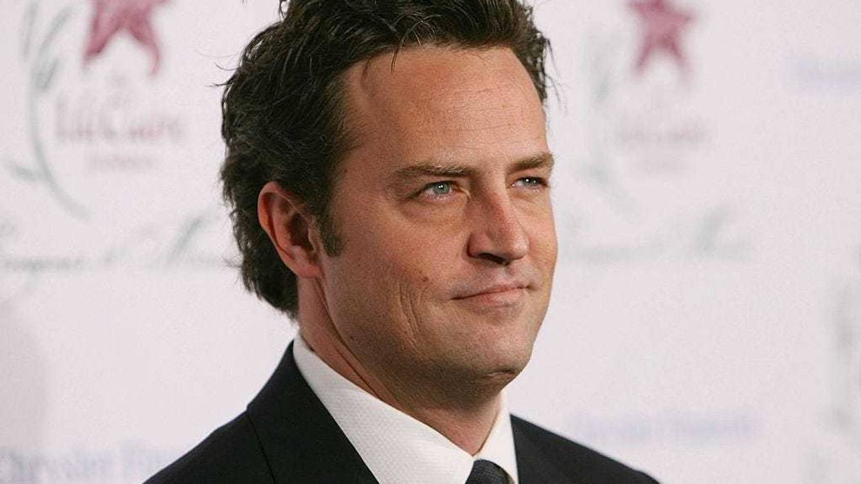 Actor Matthew Perry arrives at the 9th Annual Dinner Benefiting the Lili Claire Foundation at the Beverly Hilton Hotel on October 14, 2006 in Beverly Hills, California.