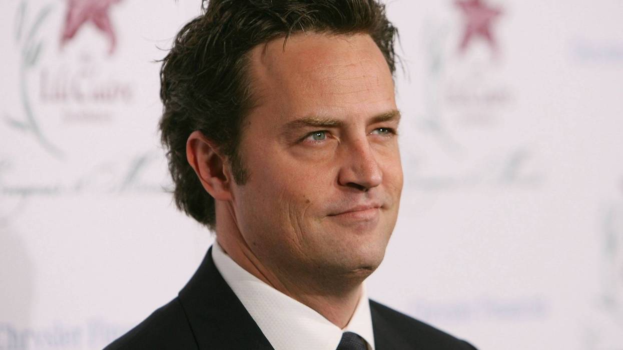 Actor Matthew Perry arrives at the 9th Annual Dinner Benefiting the Lili Claire Foundation at the Beverly Hilton Hotel on October 14, 2006 in Beverly Hills, California.