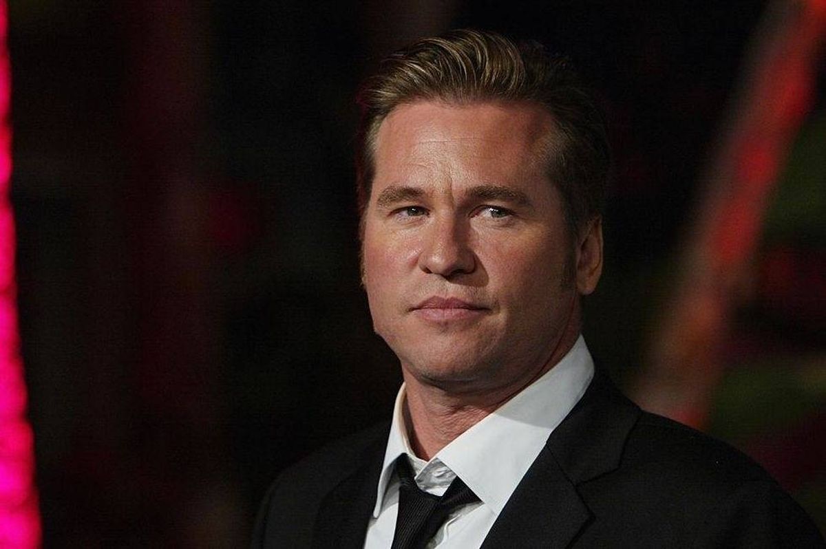 Actor Val Kilmer attends the 2004 Vanity Fair Oscar Party at Mortons Restaurant, February 29, 2004 in Hollywood, California
