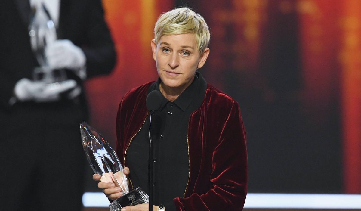 Actress/TV host Ellen DeGeneres accepts Favorite Animated Movie Voice for 'Finding Dory' onstage during the People's Choice Awards 2017