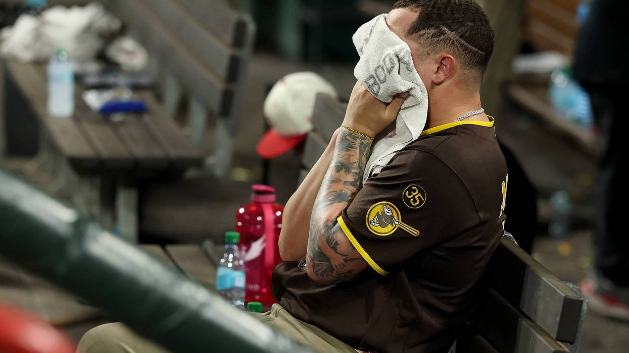 Reds topple Padres thanks to 8th inning rally