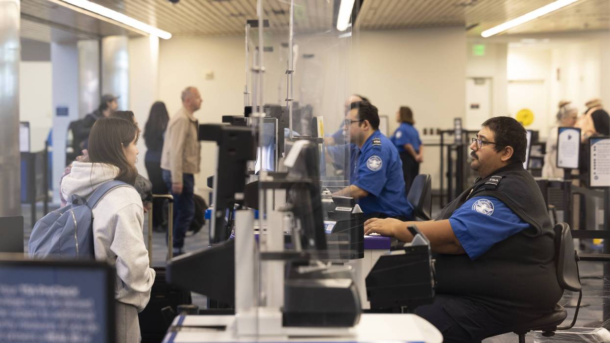 TSA bans chairs for officers at airports nationwide