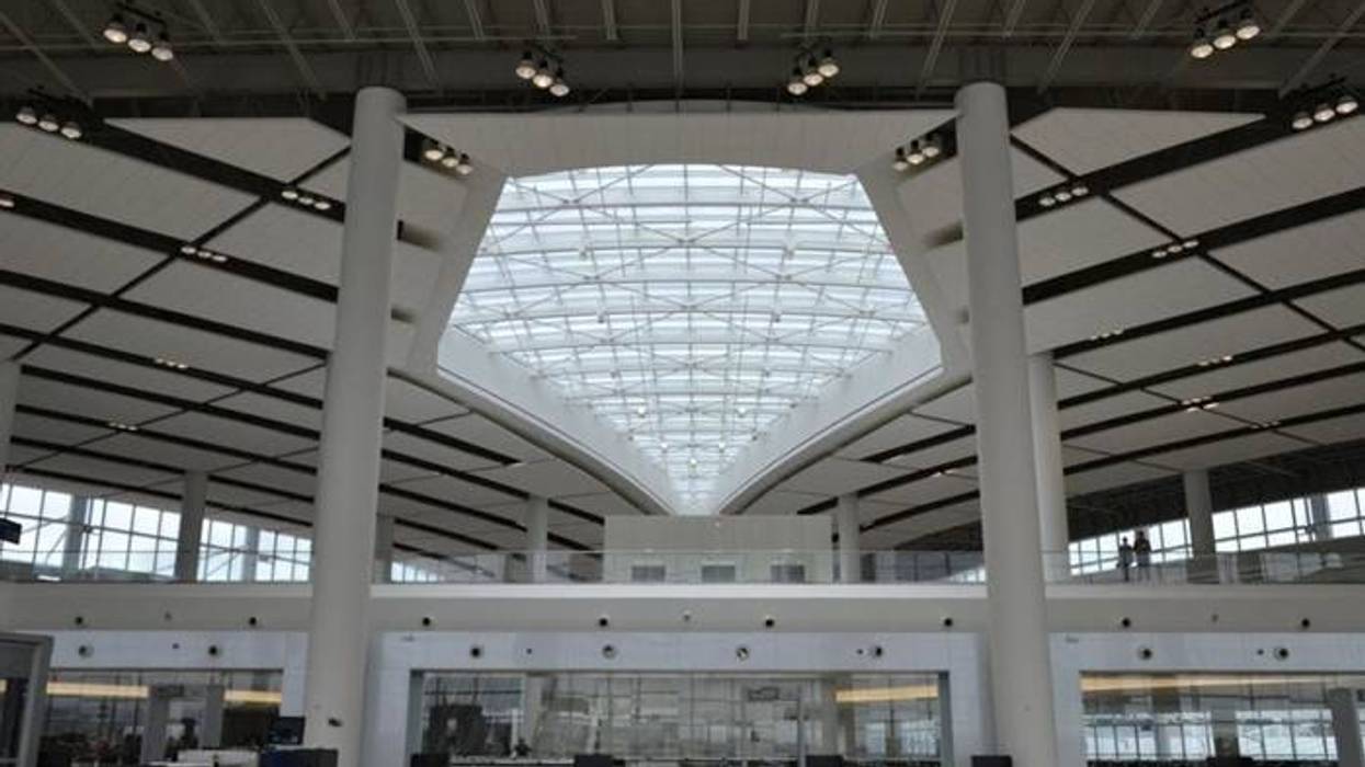 Airport security lines back up when man strips to boxers at MSY