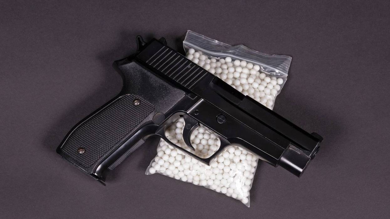 Airsoft pellet gun and pellets