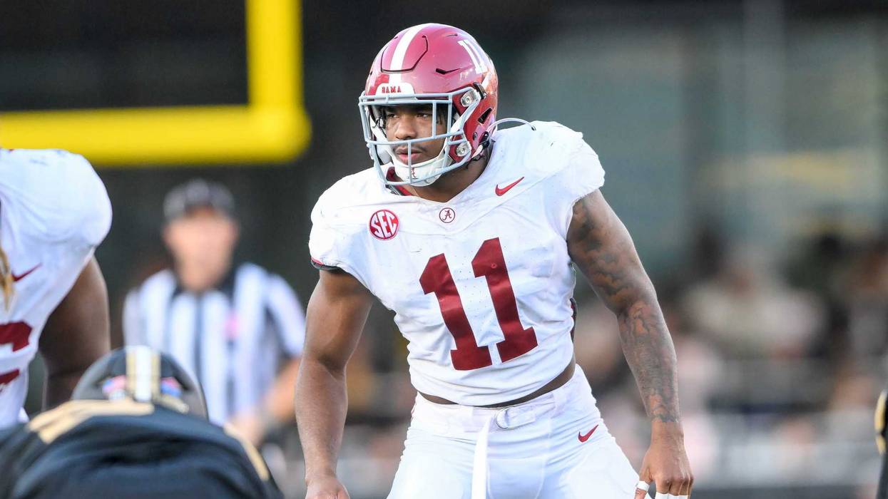 Alabama Crimson Tide linebacker Jihaad Campbell (11) sneaks a peek into the back field against the Vanderbilt Commodores