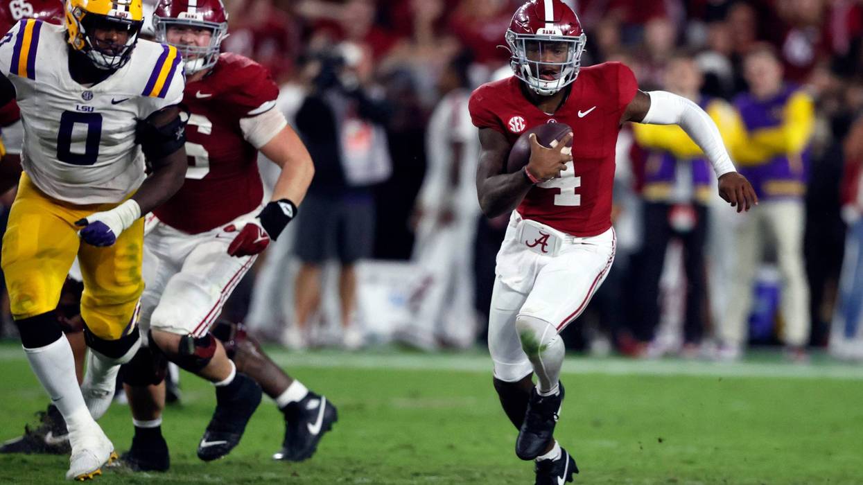 Alabama QB Jalen Milroe rushes against LSU in 2023