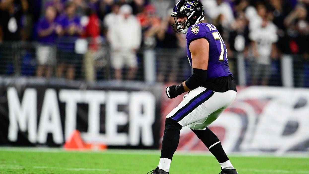 Alejandro Villanueva celebrates the Ravens' game-sealing first down against the Chiefs