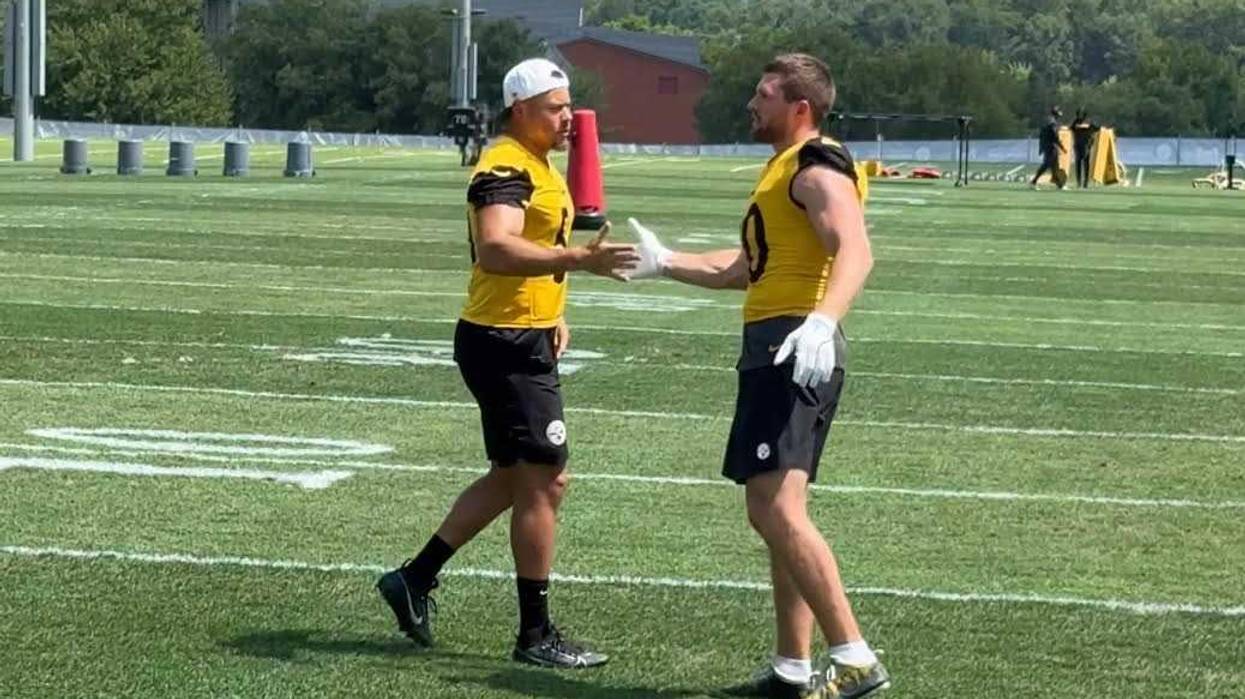 Alex Highsmith and TJ Watt slapping hands
