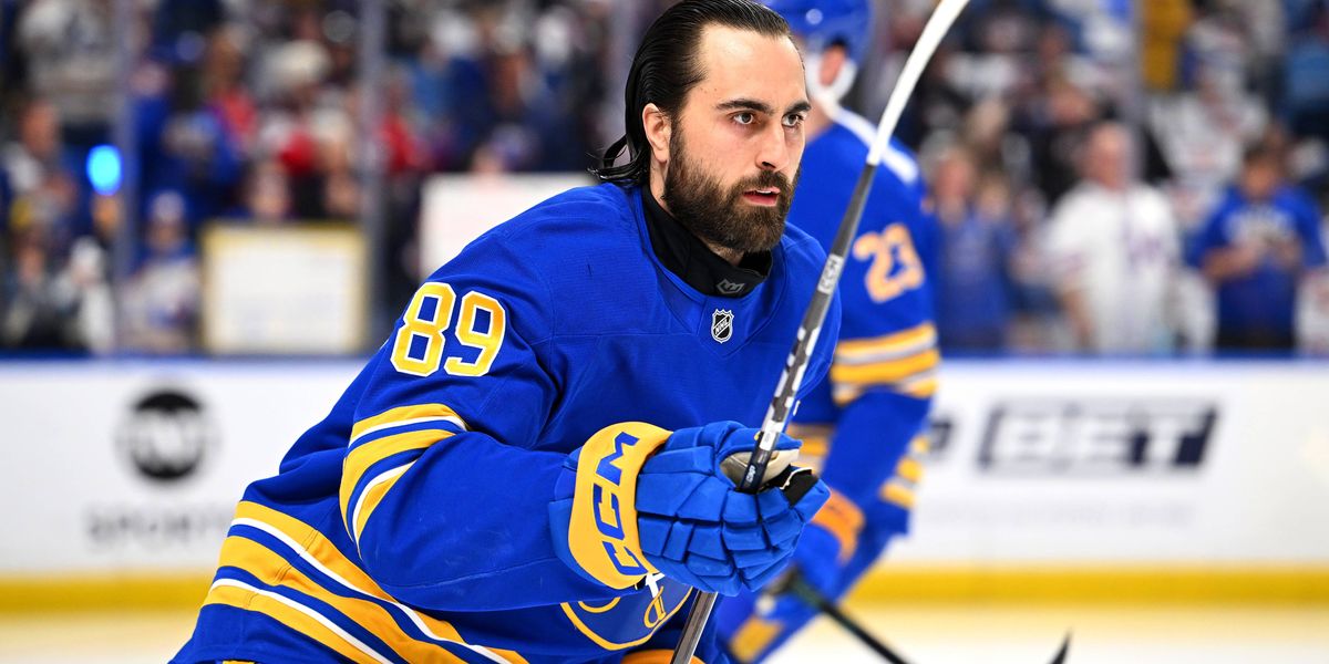 Alex Tuch ไม่มีทางรู้เลยว่าการเจรจาสัญญาฉบับใหม่กับทีมเซาเบรสจะจบลงอย่างไร