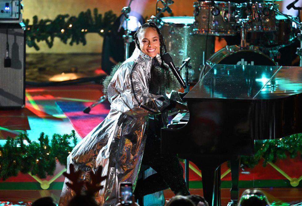 Alicia Keys performs at the 90th Annual Rockefeller Center Christmas Tree Lighting Pre-Tape at Rockefeller Center on November 29, 2022 in New York City.