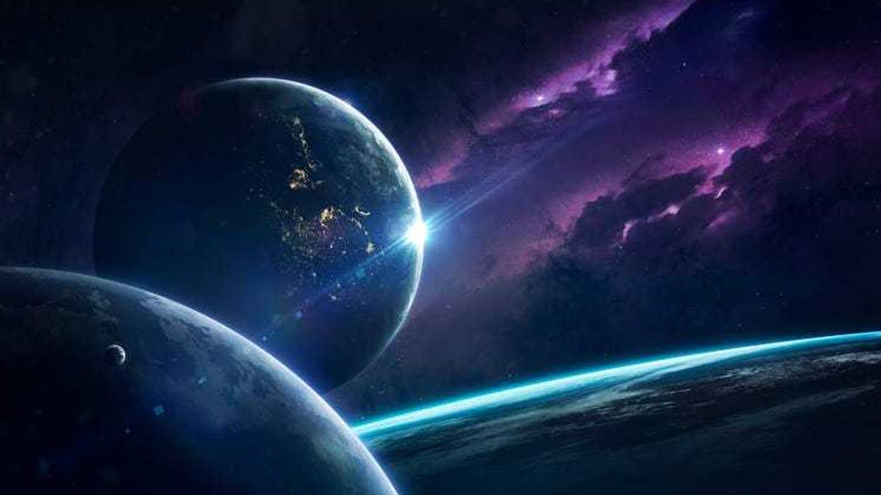 Alien spacecraft hurtling to Earth