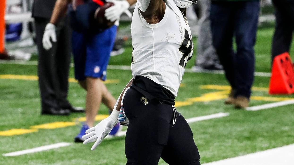 Alvin Kamara celebrates
