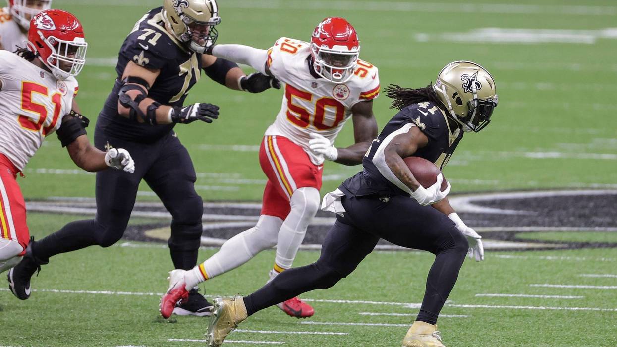 Alvin Kamara rushes against the Kansas City Chiefs