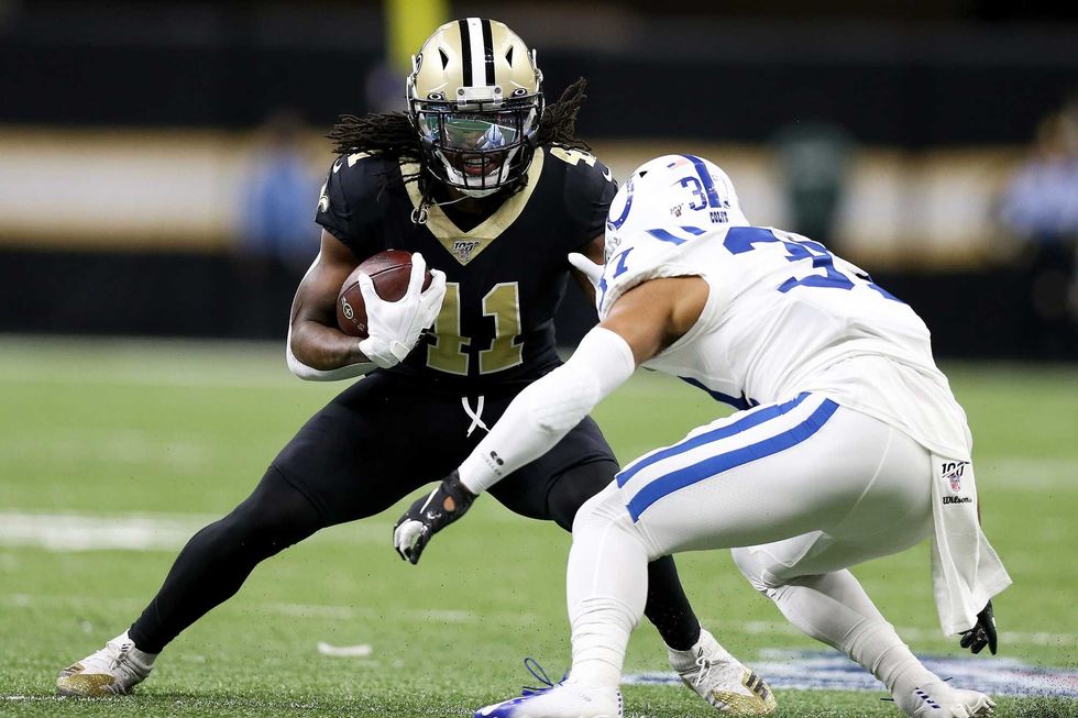 Alvin Kamara tries to put a Colts defender on skates