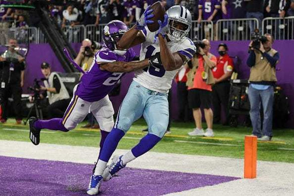 Amari Cooper catches a TD pass for the Cowboys.