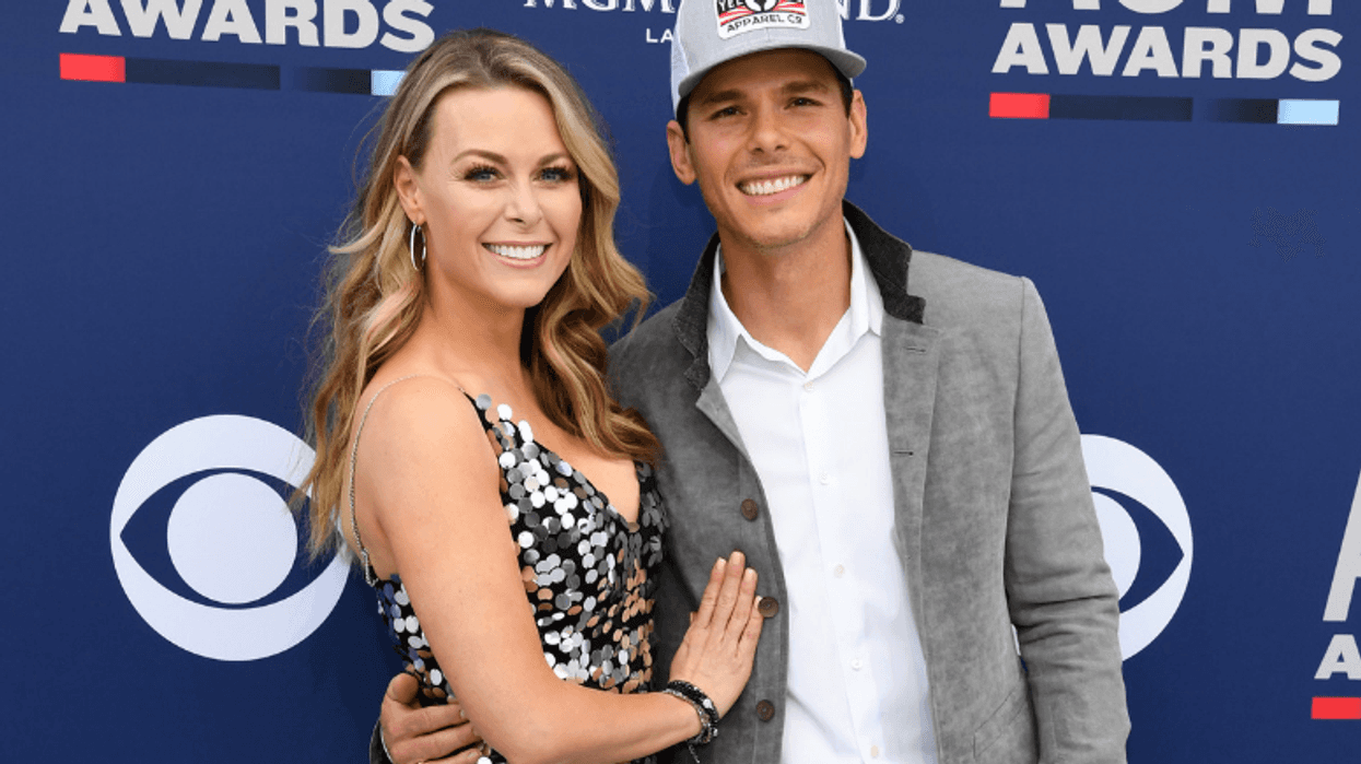 Amber Bartlett (L) and Granger Smith attends the 54th Academy Of Country Music Awards at MGM Grand Garden Arena on April 07, 2019 in Las Vegas, Nevada.