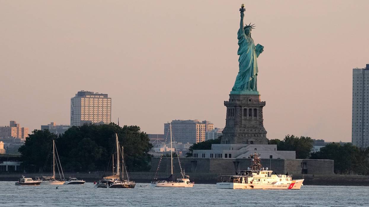 America 25 Ship Parade