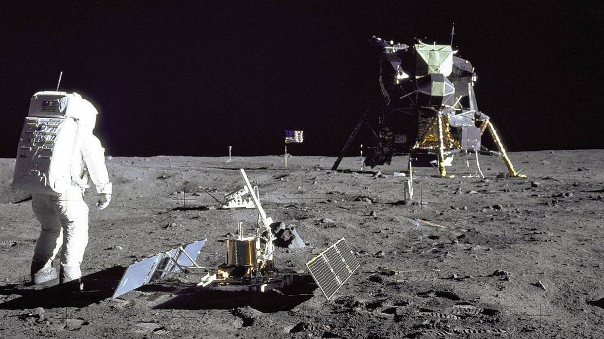 American 25 Objects Apollo Lunar Landers 819