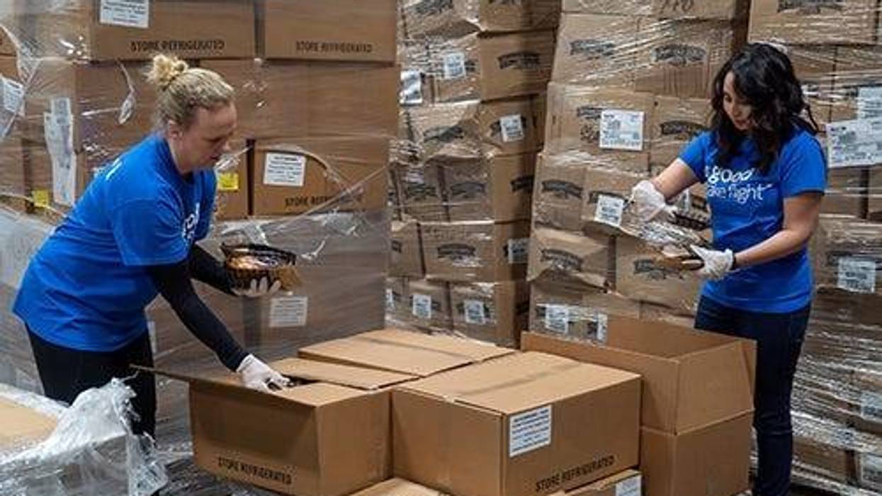 American Airlines Donates To Food Banks