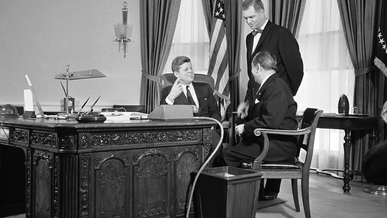 American Objects The Resolute Desk