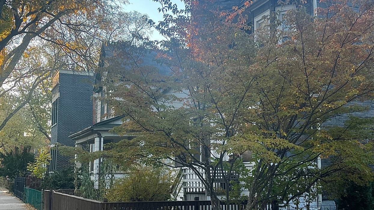 An assortment of single- and multi-family dwellings in Chicago's Edgewater neighborhood.