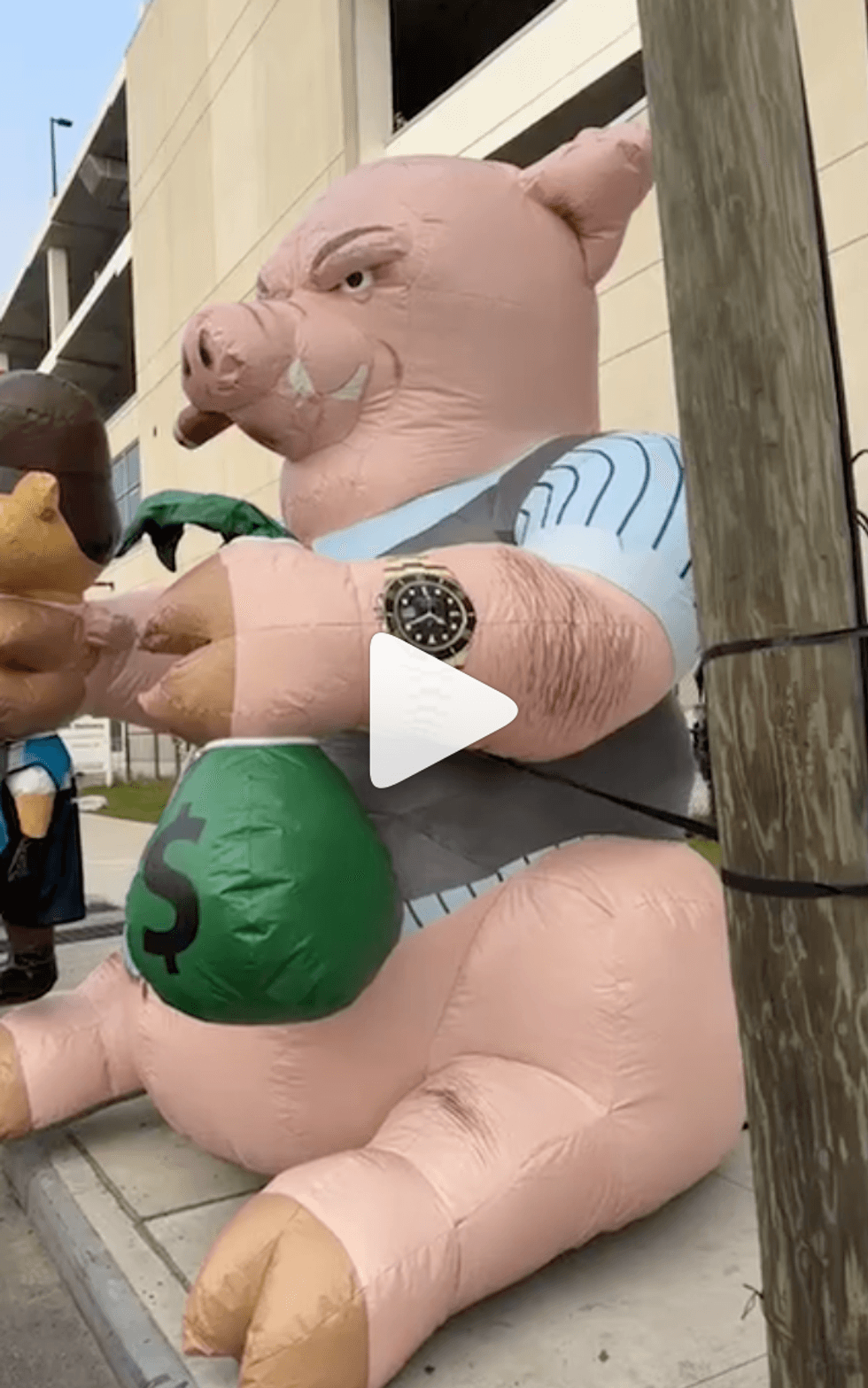 An inflatable corporate pig holding a money bag was set up outside Amazon warehouse DBK4 as workers striked.