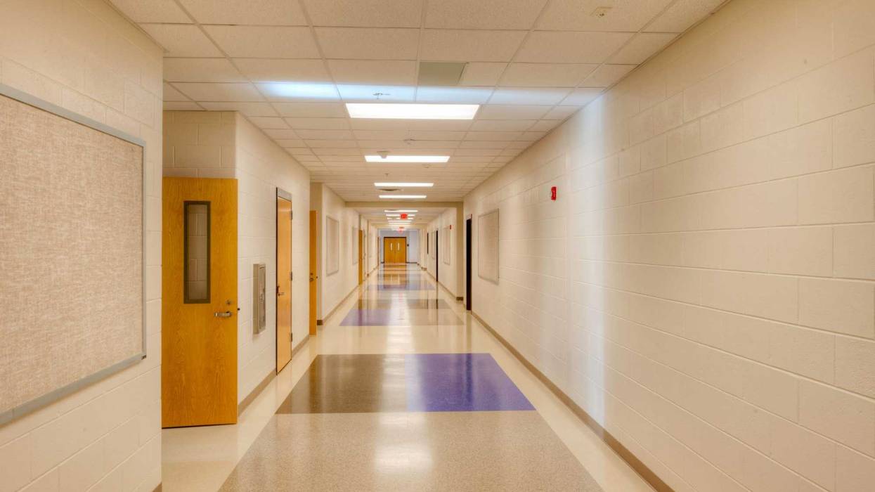 An Oregon elementary school staff member showed up to work in blackface last week in an attempt to protest the school district’s vaccine mandate for employees.