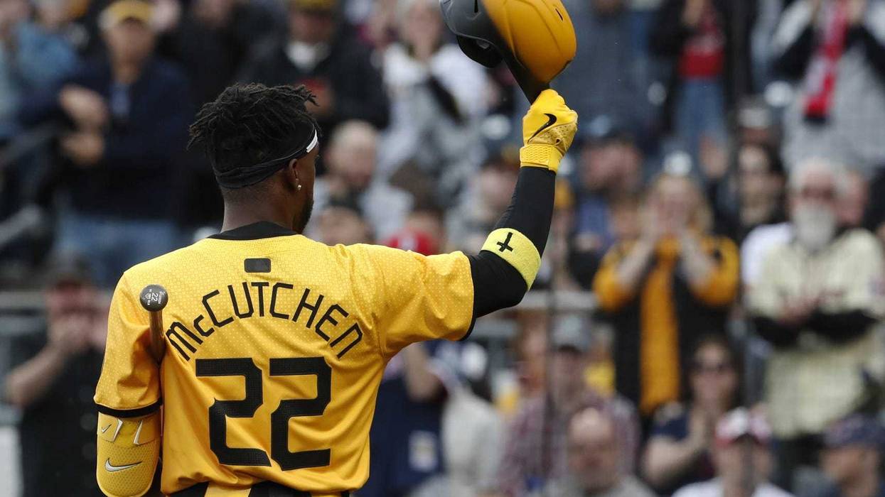 Andrew McCutchen tipping cap