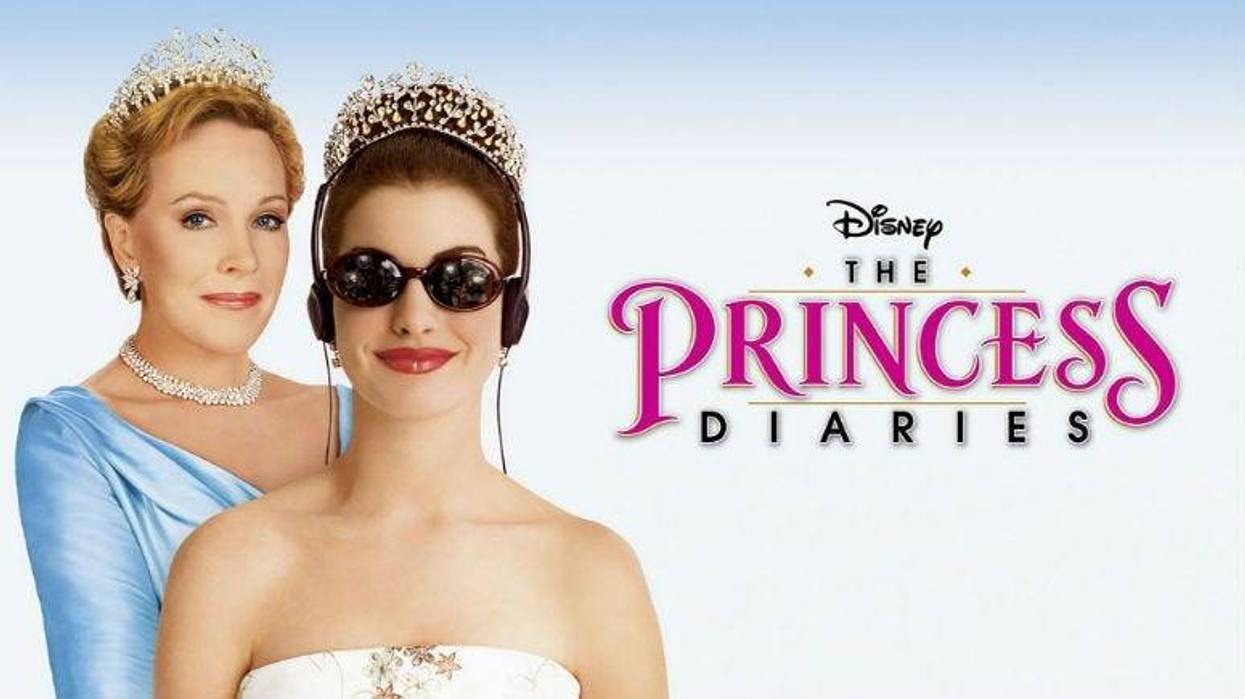 Anne Hathaway is on board for "Princess Diaries 3."