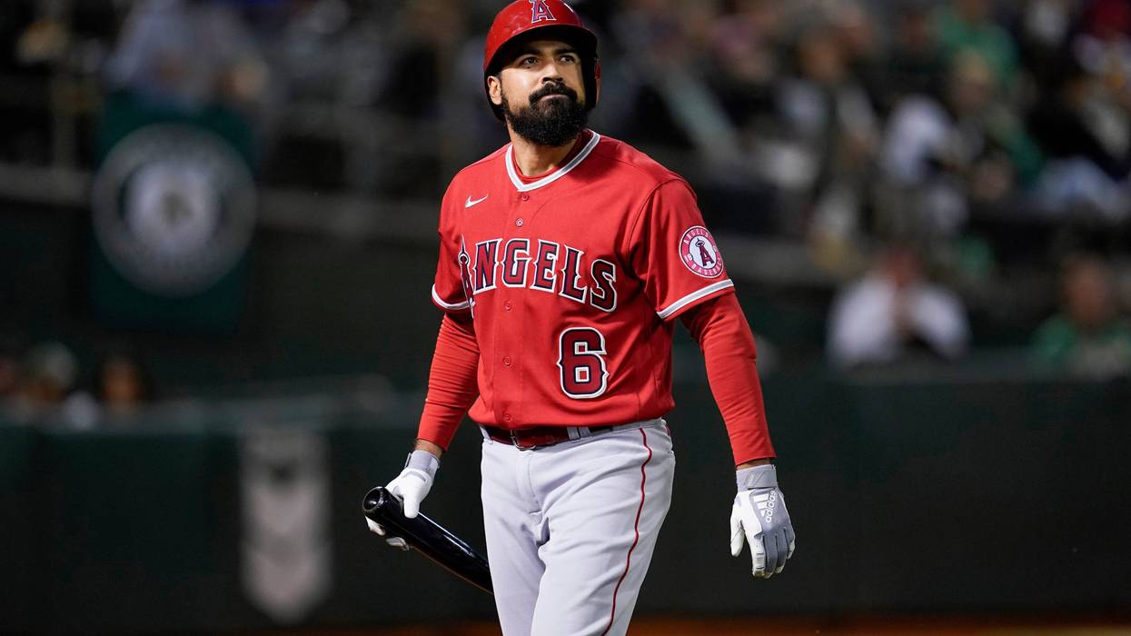 Anthony Rendon tries to slap A's fan after opening-night loss
