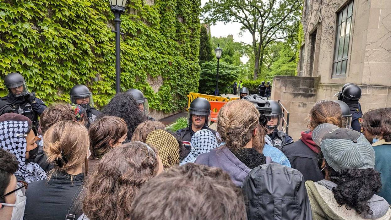 Anti-war demonstrators confront University of Chicago Police