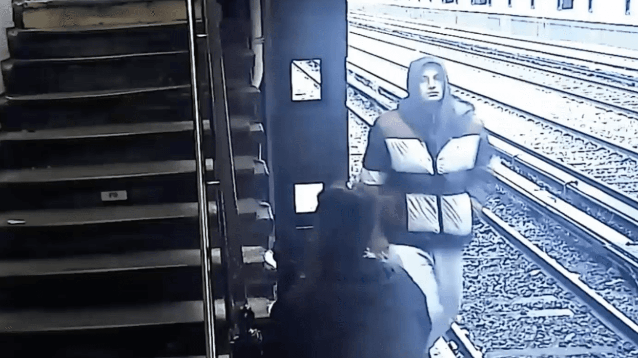 aPolice are searching for a suspect after a girl had her wallet and cash stolen at a Flatbush subway station on Monday