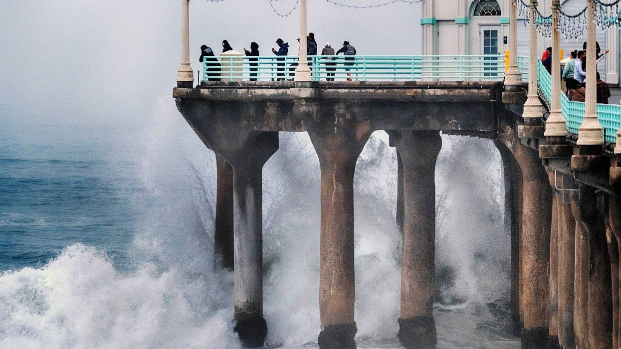 APTOPIX California High Surf