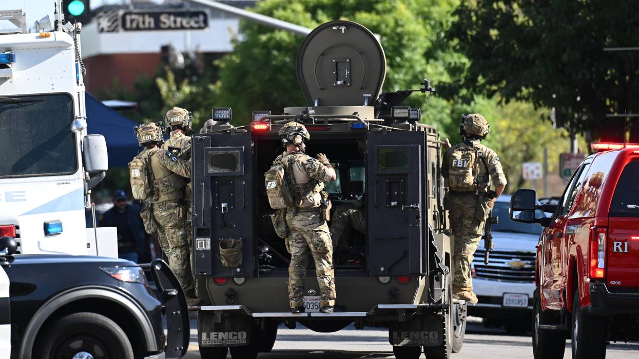 APTOPIX California Man Barricaded 3