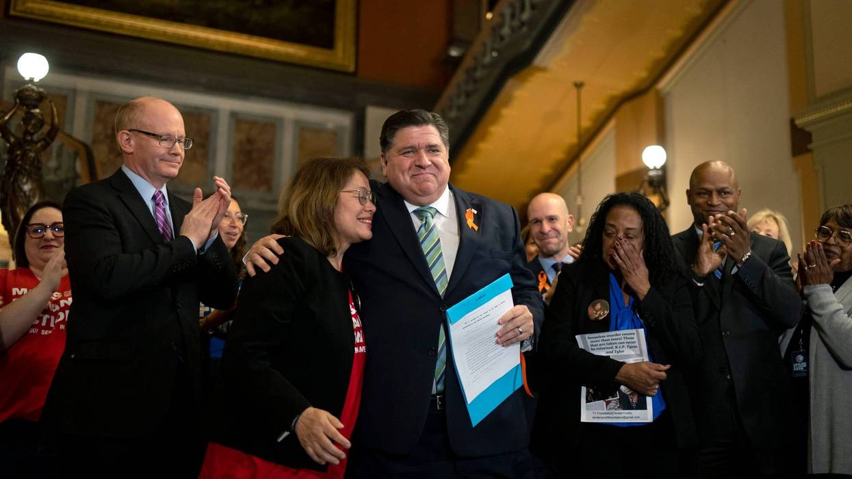 APTOPIX Illinois Legislature Semiautomatic Weapons Ban