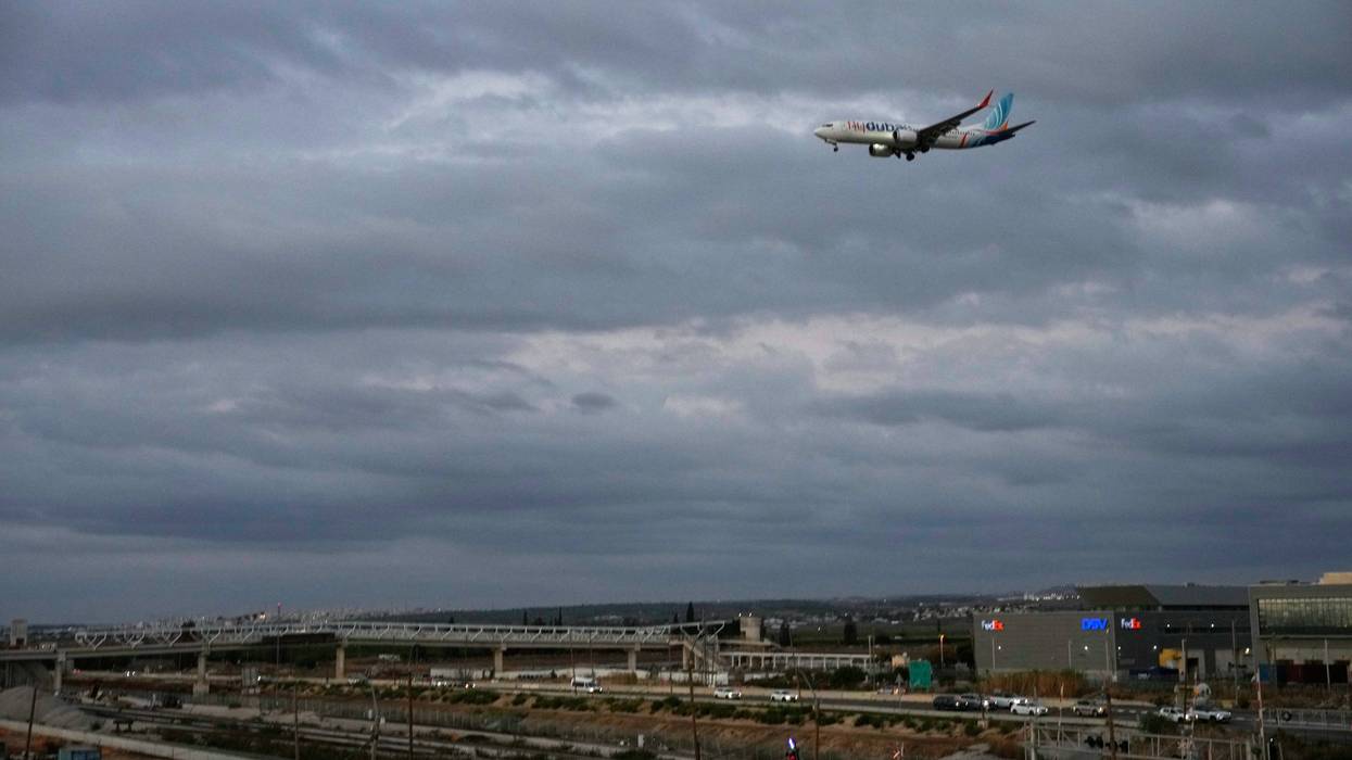 APTOPIX Israel Mideast Emergency Landing 7163