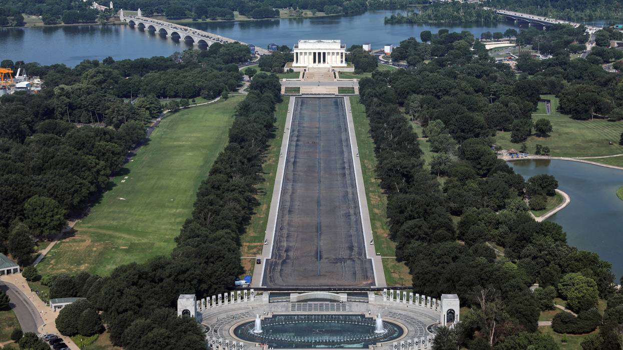 APTOPIX Lincoln Memorial Reflecting Pool 11