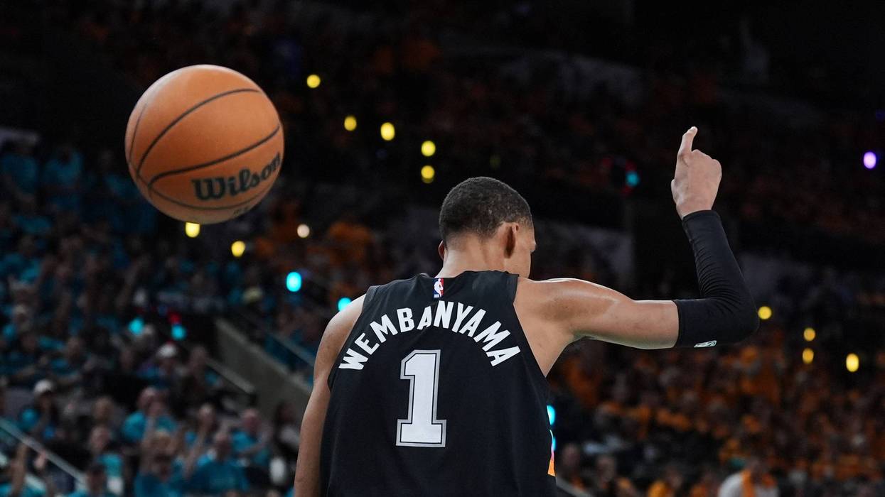 APTOPIX Trail Blazers Spurs Basketball 7