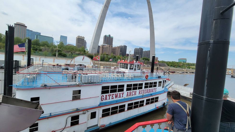 Arch riverboats