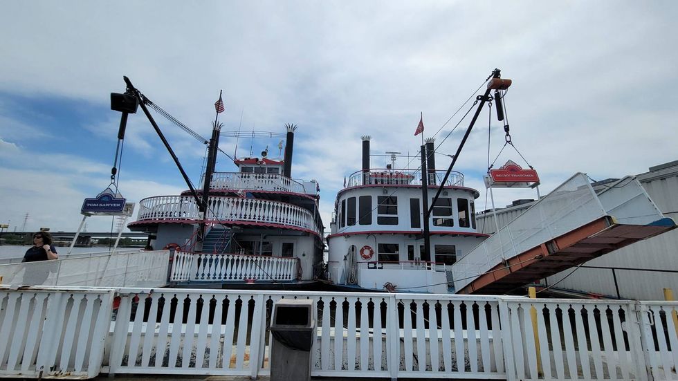 Arch riverboats