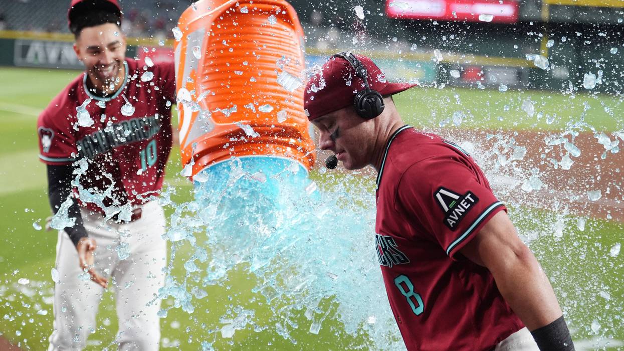 James McCann's solo homer in the 8th inning sends D-backs to a 1-0 win over the Phillies