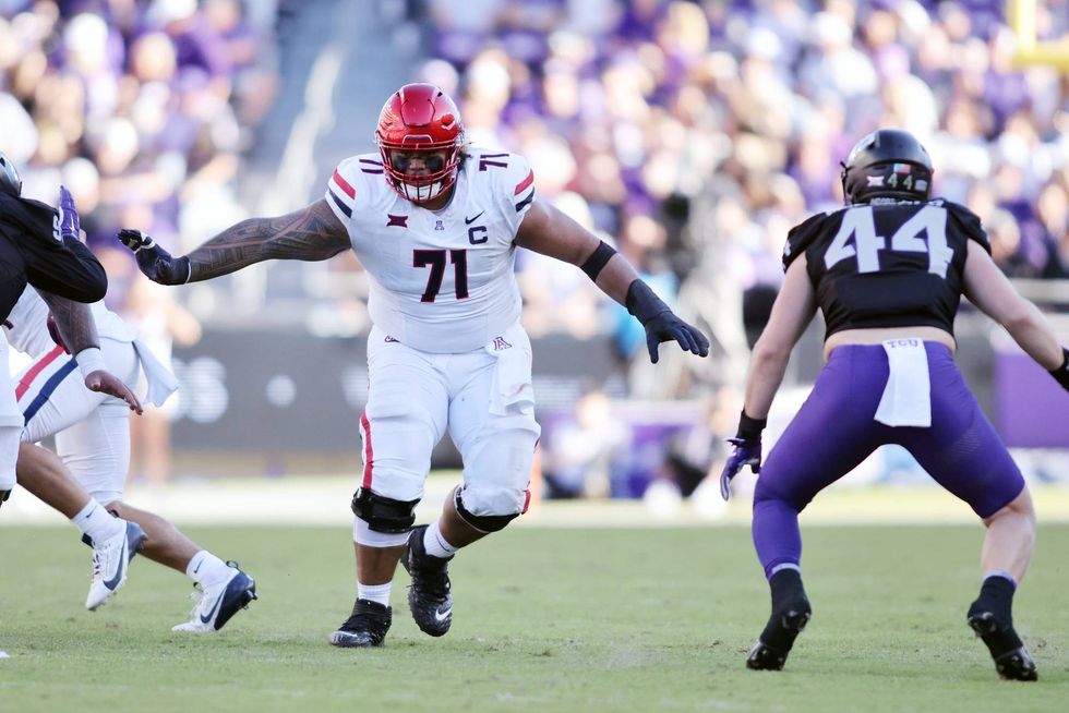 Arizona OL Jonah Savaiinaea