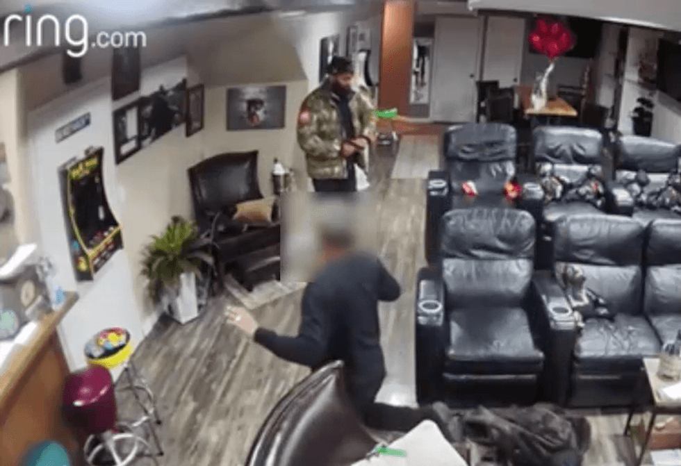 Armed duo robs man in Bronx home, flees in Mercedes-Benz