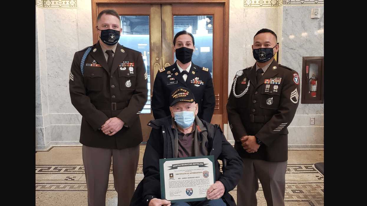 Army recruiters help WWII Veteran fulfill lifelong dream